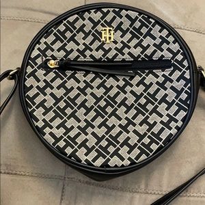 TOMMY HILFIGER circle purse